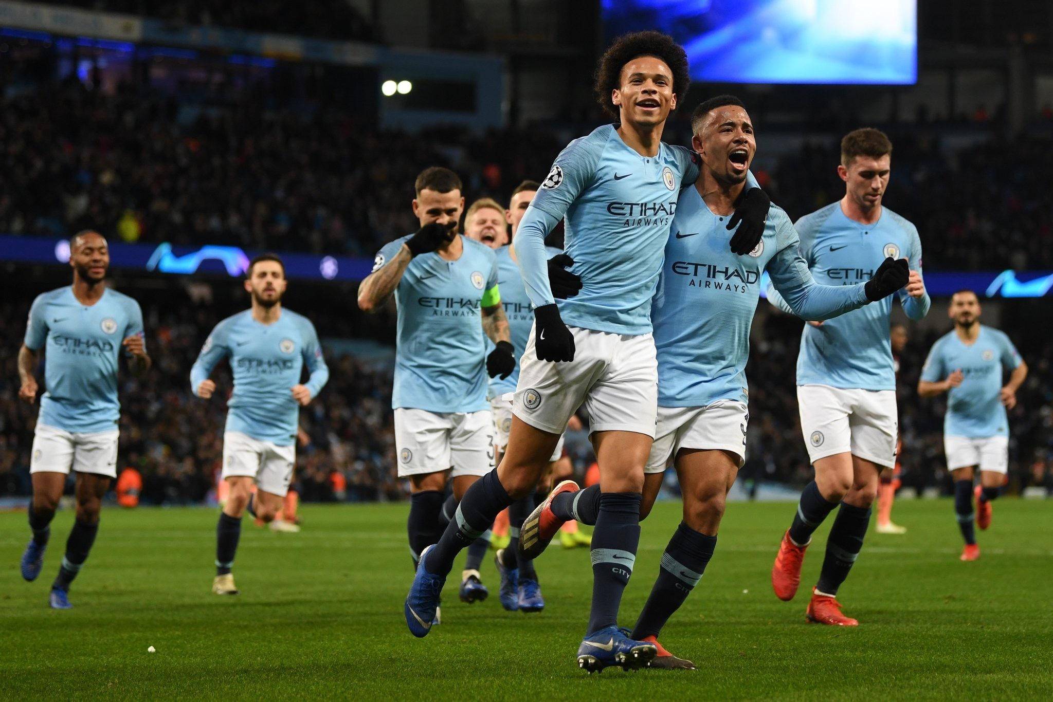 出这位年轻 出这位年轻